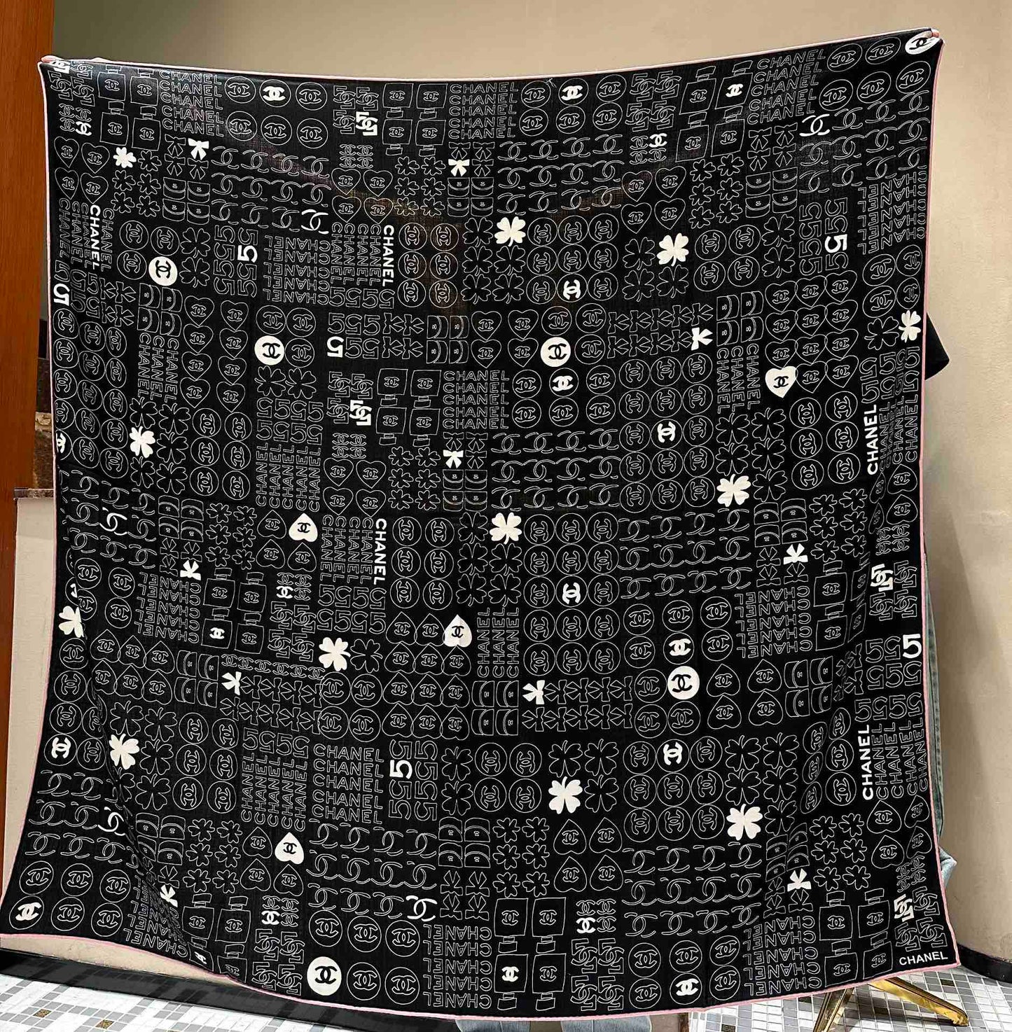 SQUARE SCARF 140 CM IN BLACK MONOGRAM SILK 403999