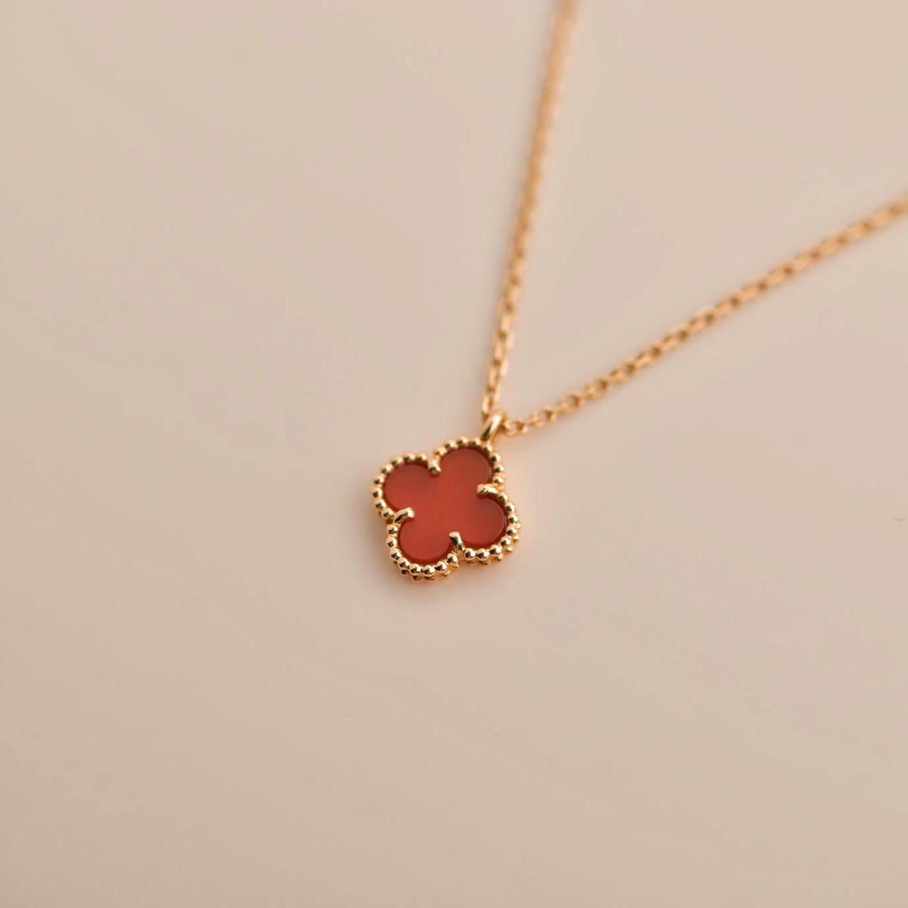 [Rose Jewellery]CLOVER MINI 9.5MM WHITE CARNELIANS NECKLACE